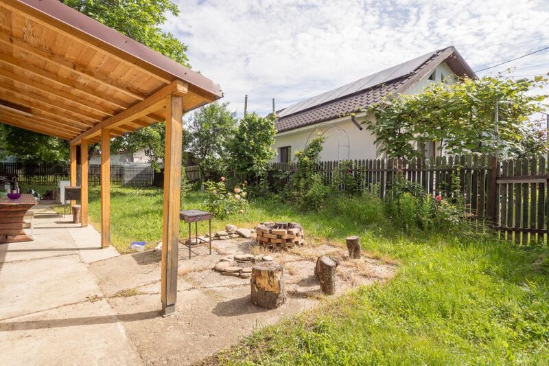 Fagetu, Prahova, vila 5 camere, posibil pensiune, livada, 160 mp utili, curte 850 mp.