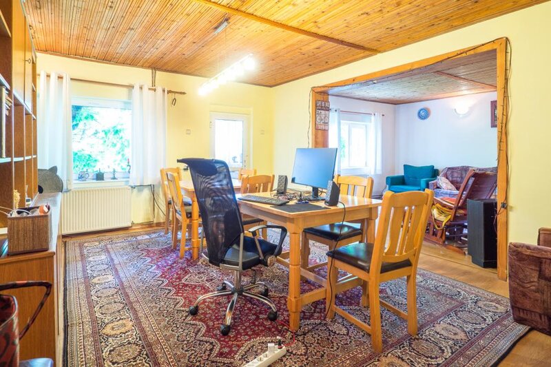 Fagetu, Prahova, vila 5 camere, posibil pensiune, livada, 160 mp utili, curte 850 mp.