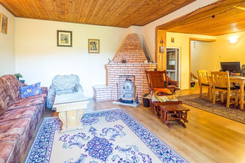 Fagetu, Prahova, vila 5 camere, posibil pensiune, livada, 160 mp utili, curte 850 mp.