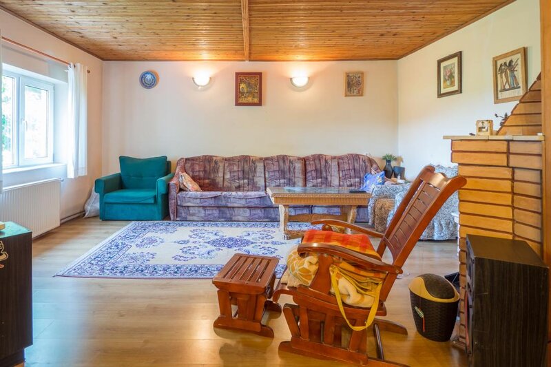 Fagetu, Prahova, vila 5 camere, posibil pensiune, livada, 160 mp utili, curte 850 mp.