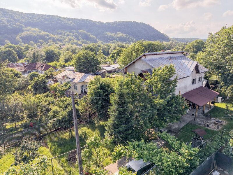Fagetu, Prahova, vila 5 camere, posibil pensiune, livada, 160 mp utili, curte 850 mp.