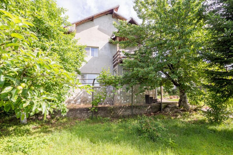 Fagetu, Prahova, vila 5 camere, posibil pensiune, livada, 160 mp utili, curte 850 mp.